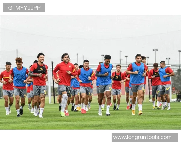 艾科坎与卢高的精彩对决揭示了足球战术的博弈与球员的个人魅力