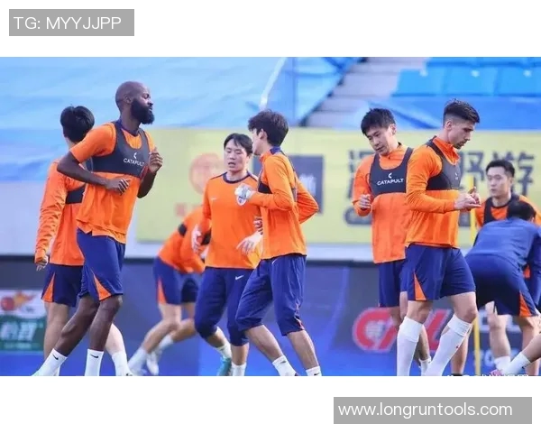 2014年中超经典对决上港与恒大激情碰撞引发的足球盛宴回顾