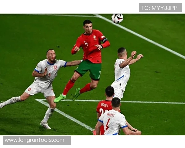 曼联对阵罗马比赛回顾C罗精彩头球助球队逆转胜利