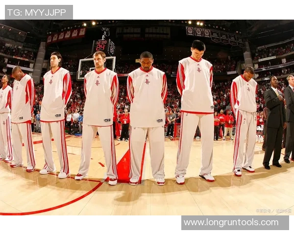 火箭队与勇士队激战正酣1月05日精彩对决引发球迷热议 火箭队与勇士队激战正酣1月05日精彩对决引发球迷热议