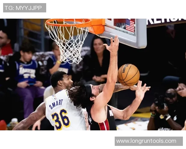 勇士与湖人激战正酣2017年11月30日精彩回顾与赛后分析