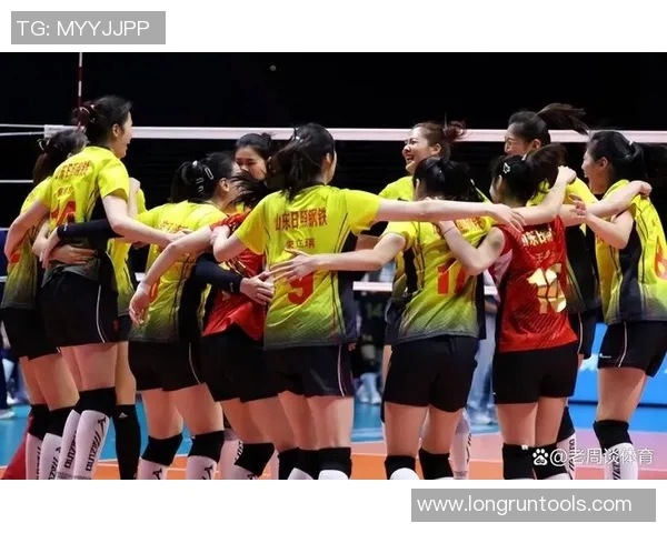 山东女排与辽宁女排激战正酣谁能在赛场上笑到最后