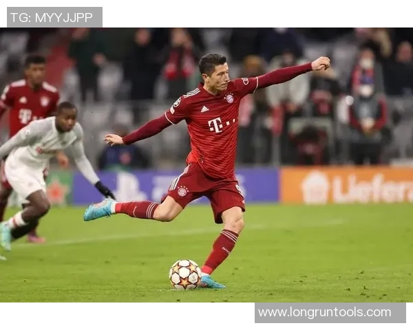 莱万状态火热欧冠赛场10场打入12球领跑射手榜前景乐观 莱万状态火热欧冠赛场10场打入12球领跑射手榜前景乐观