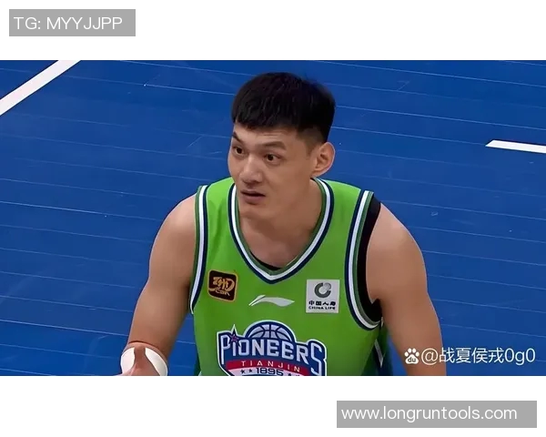 亚当斯与广东队精彩对决集锦回顾展现篮球魅力与激情时刻 亚当斯与广东队精彩对决集锦回顾展现篮球魅力与激情时刻