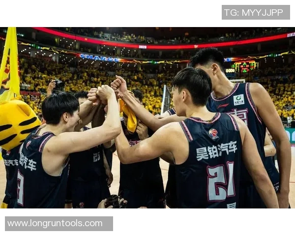 任骏飞领衔新一季篮球赛场表现解析与未来发展展望