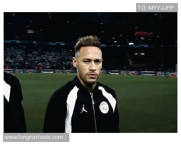 内马尔的传奇之路:从巴西小子到世界足球巨星的成长历程 内马尔的传奇之路:从巴西小子到世界足球巨星的成长历程