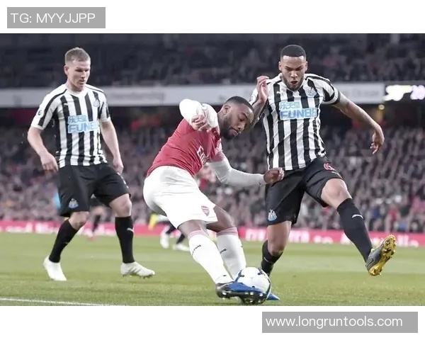 利兹联主场迎战纽卡斯尔联队,争夺英超宝贵积分的激烈对决