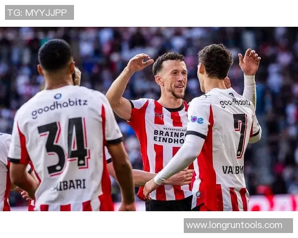 埃因霍温主场迎战国际米兰双方争夺欧战关键三分