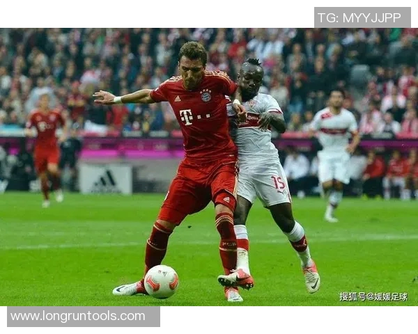 基尔与卡尔斯的激烈对决揭示足球战术与团队合作的重要性 基尔与卡尔斯的激烈对决揭示足球战术与团队合作的重要性