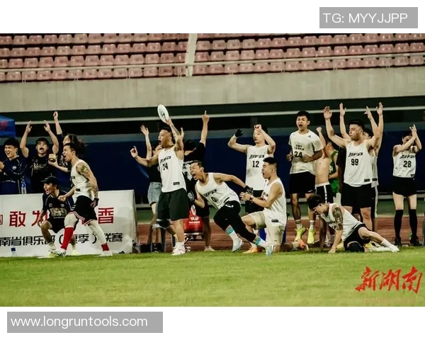 广州飞盘队战术解析：聚焦团队配合与个人技巧的完美结合