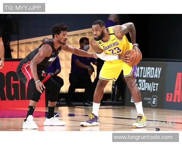 热火与湖人激战回顾比赛数据分析与精彩瞬间总结