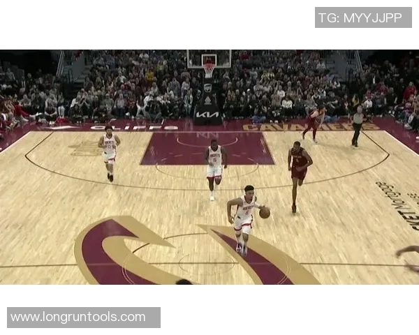 骑士与火箭首节对决精彩回顾双方攻防战术的较量与球员表现分析